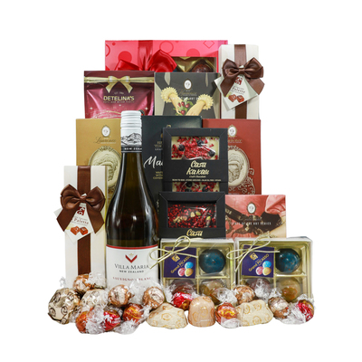 Gift Basket One with White Wine Sauvignon Blanc Villa Maria Gift 01157