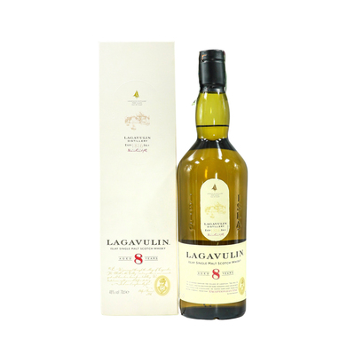 Luxury Gift Set with Lagavulin 8 Year Old Whisky  One gift 01020